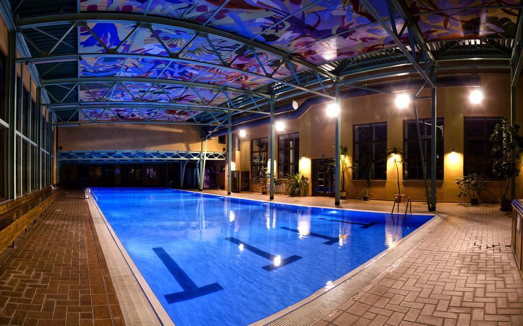 Hotel Kastiel Mojmírovce Extérieur photo