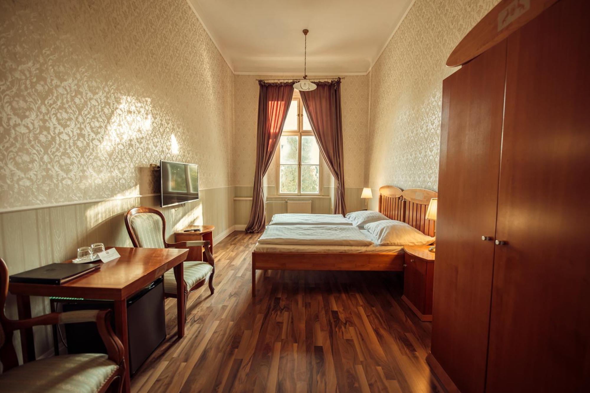 Hotel Kastiel Mojmírovce Extérieur photo