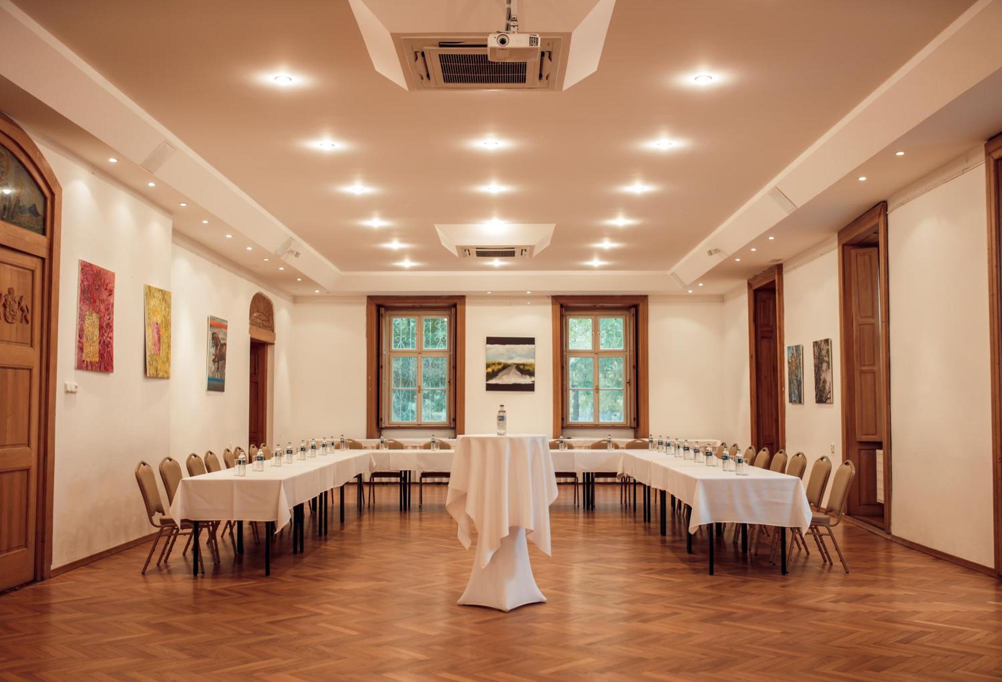 Hotel Kastiel Mojmírovce Extérieur photo