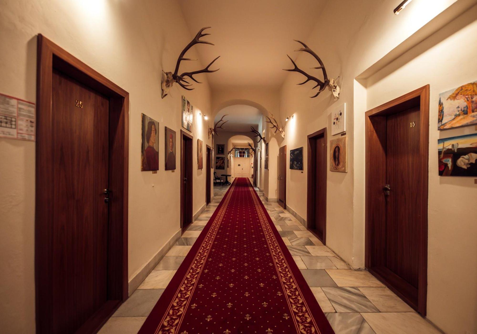 Hotel Kastiel Mojmírovce Extérieur photo