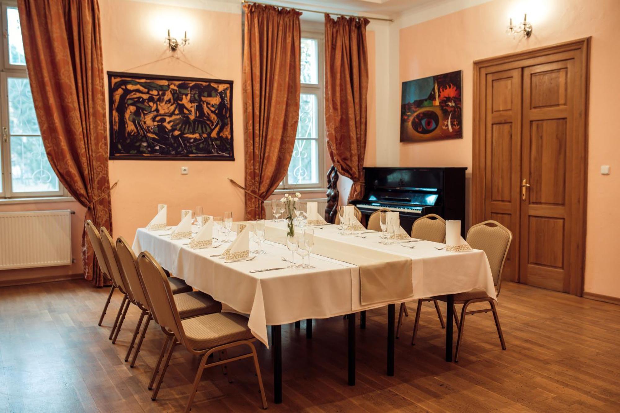 Hotel Kastiel Mojmírovce Extérieur photo