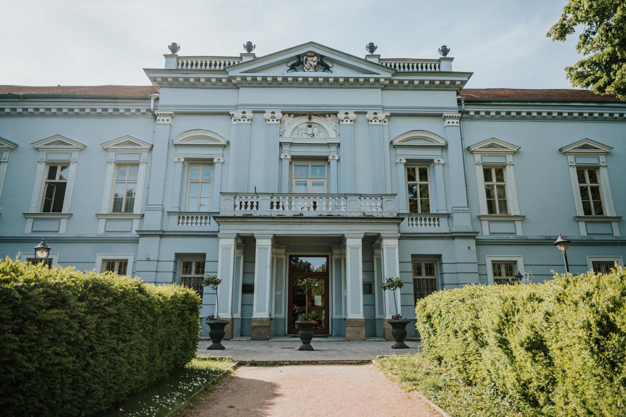 Hotel Kastiel Mojmírovce Extérieur photo